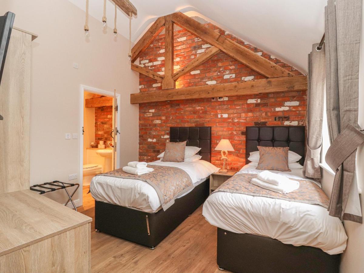 The Parlour Villa Честър Екстериор снимка